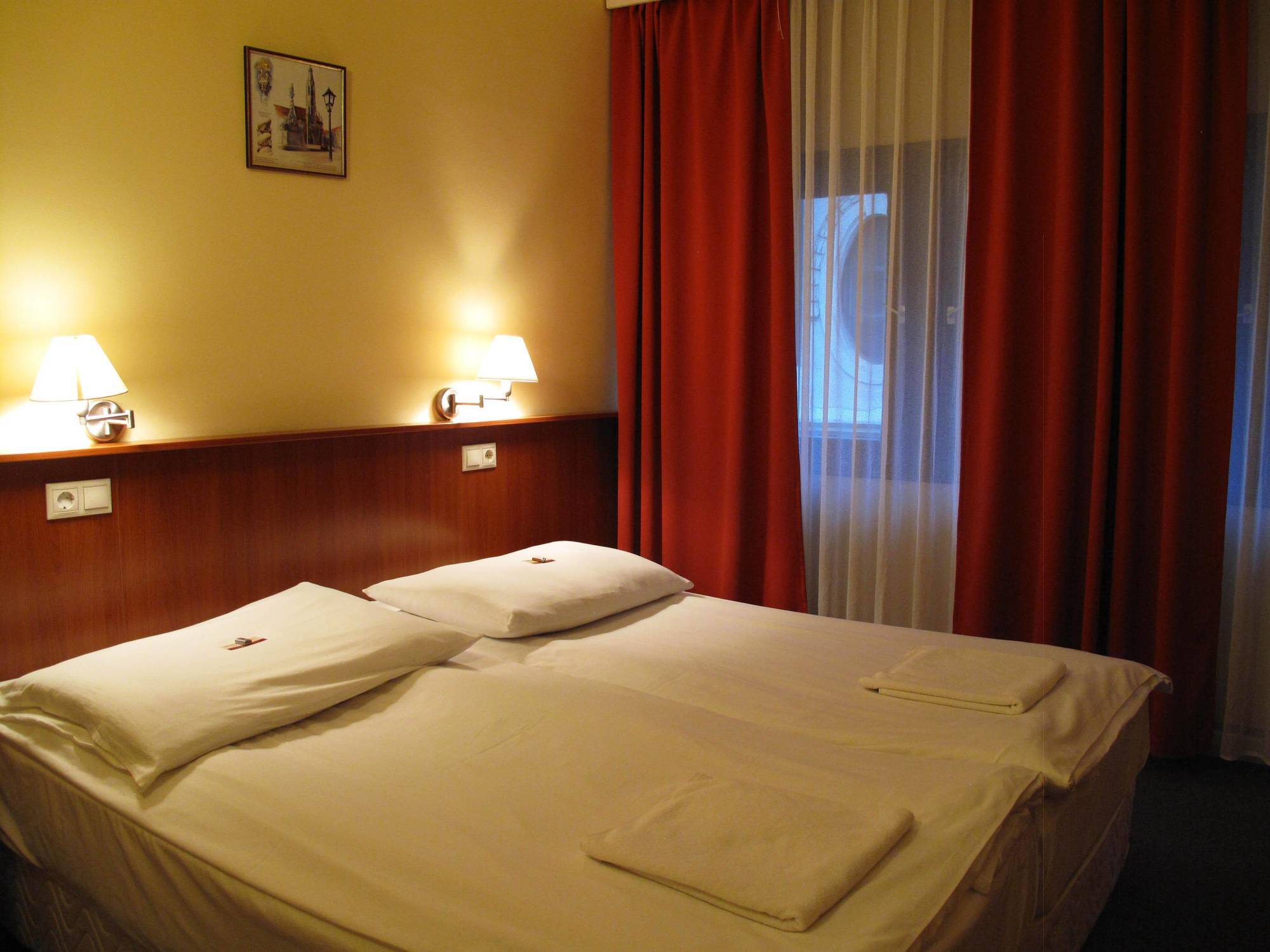 Hotel Palatinus Sopron Extérieur photo